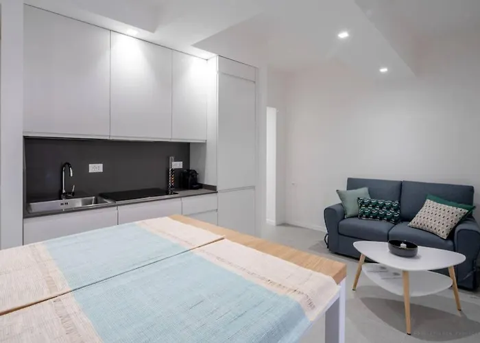Ormesini Courtyard Apartment